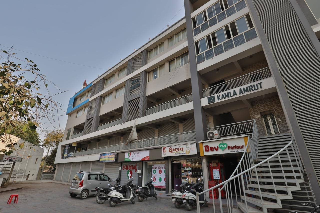 Oyo 12309 Hotel Ananya Kalol Exterior foto